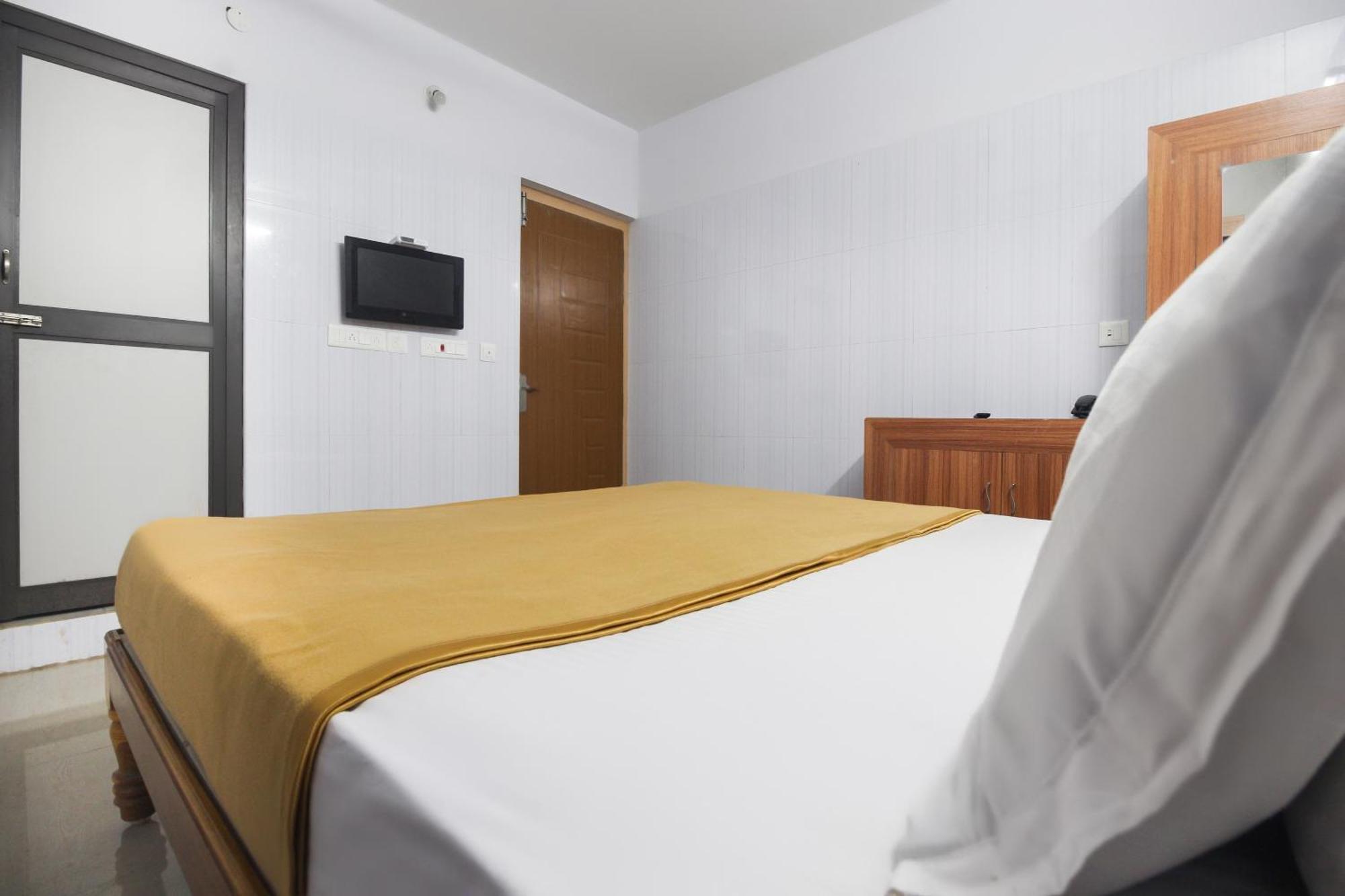 Hotel O Jks Deluxe Lodge Udaiyarpalaiyam Exteriér fotografie